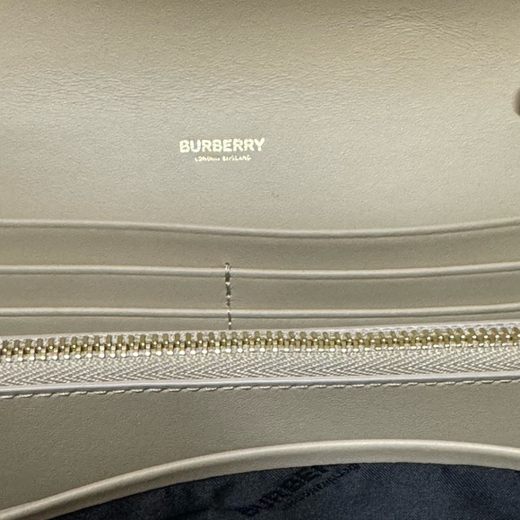 Burberry crossbody NWOT (does not include phone!) Does include original dust bag - Picture 6 of 11